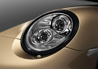 Illustration for article titled Porsche marks ten years in China with golden 911 Turbo S